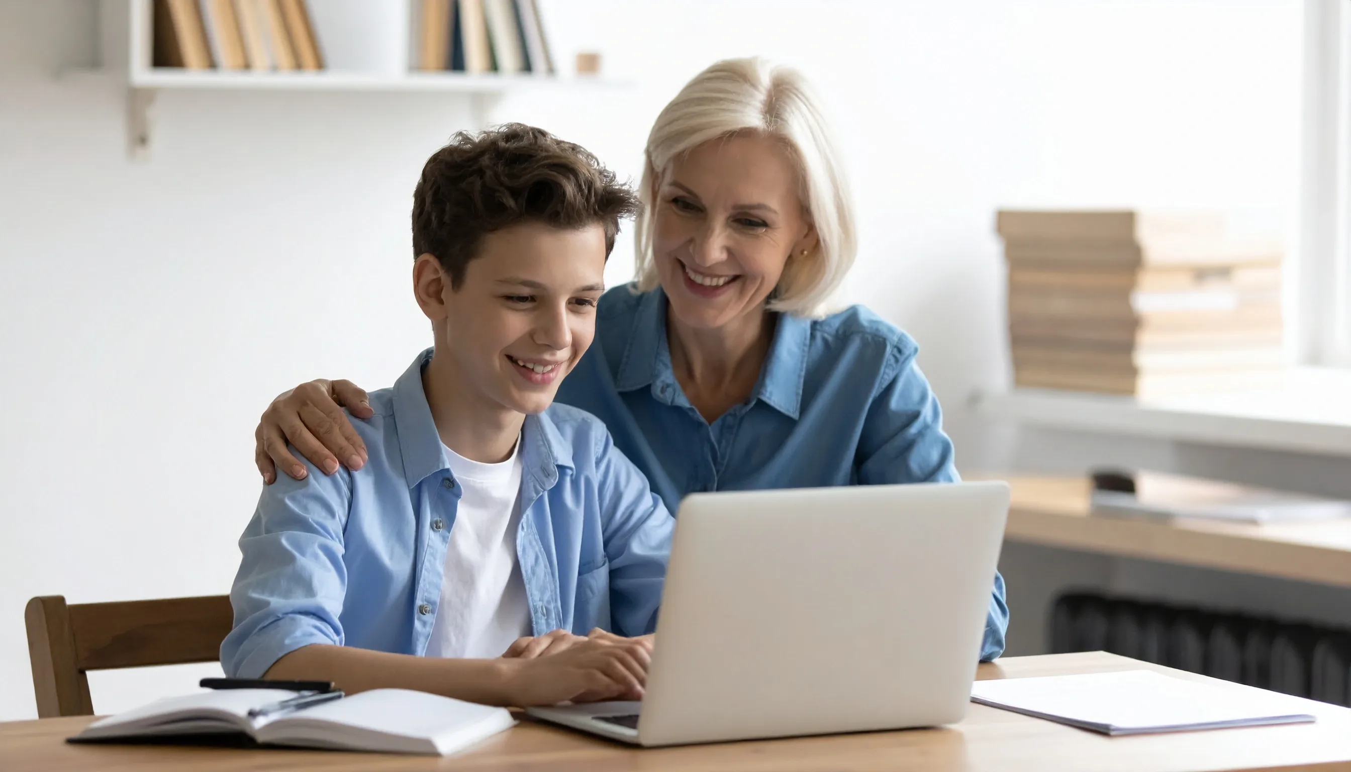 Glücklicher Schüler